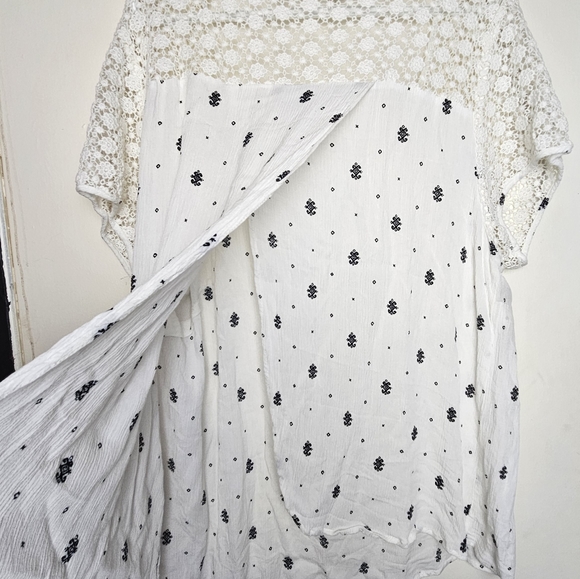 Torrid Crochet Sleeves Top, Size 3, white - Picture 5 of 7